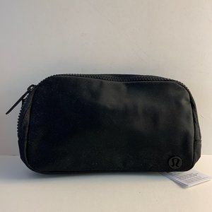 Lululemon Everywhere Belt Bag Black NWT